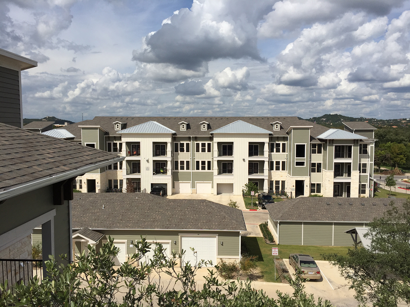 Apartment complex roofing company